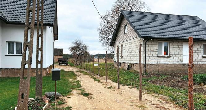 Płot we wsi Dzieżki