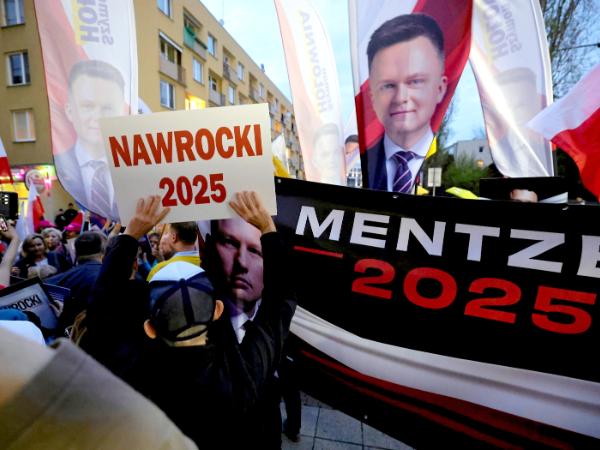 Zwolennicy poszczególnych kandydatów przed debatą w Telewizji Republika