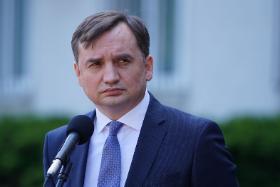 Ministrowi Ziobrze od lat marzy się, by w Polsce było jak w USA: proste sumowanie kar za różne czyny i odsiadka np. 150 lat więzienia.
