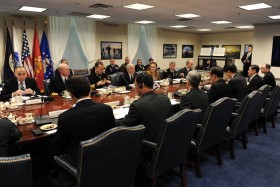 Bardziej oficjalnie: droczne spotkanie przedstawicieli Korei Południowej i USA w Pentagonie.