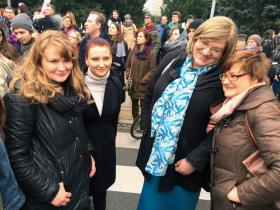 Jedne z nielicznych polityczek obecnych podczas Manify: (od lewej) Katarzyna Piekarska, Paulina Piechna-Więckiewicz oraz Anna Grodzka (również kandydująca na urząd prezydenta).