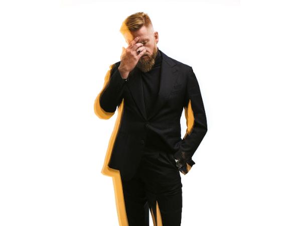 „W pisaniu sam nie mam ambicji, żeby tekst był jak kryształ doskonały. Nie będę siedział dwa lata i cyzelował. Nie interesuje mnie taka literatura”.