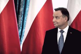 Jeden wspólny kandydat opozycji wyłoniony do pierwszej tury wyborów zapewne przegrałby z Andrzejem Dudą.