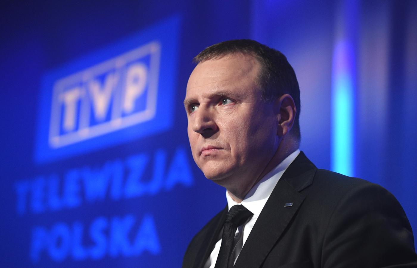 TVP pod rządami Jacka Kurskiego coraz mocniej odstaje pod względem oglądalności od Polsatu i TVN.