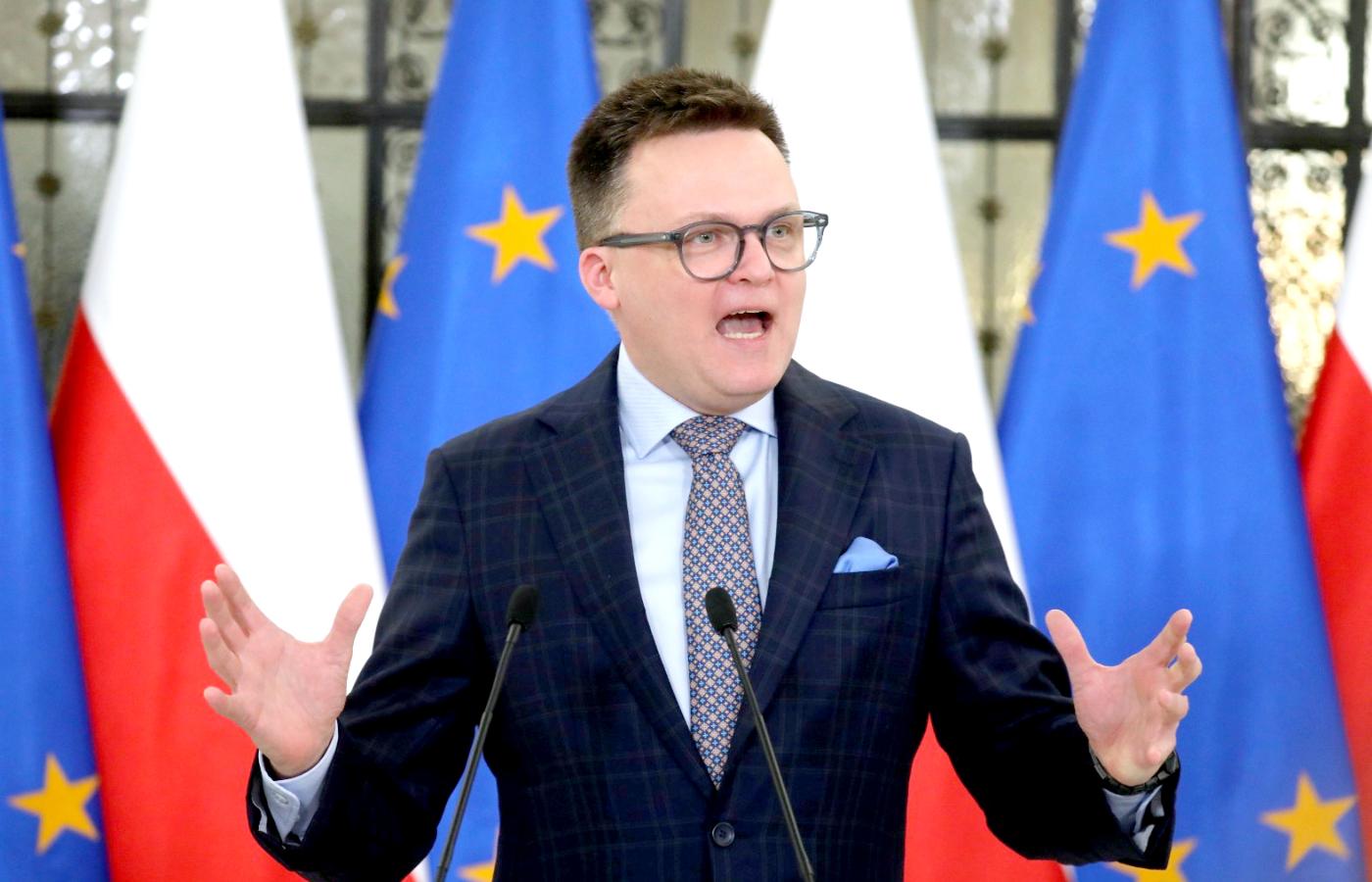 Marszałek Szymon Hołownia w Sejmie. Trzecia Droga, sojusz Polski 2050 i PSL, zyskał w sondażach od wyborów 3 pkt proc.
