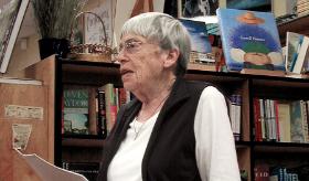 Nie tworzyła tzw. prozy dla inżynierów, wykorzystując za to wolność, jaką dawała fantastyka, by konstruować eksperymenty myślowe.