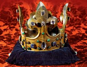 Gotycka korona Kazimierza III Wielkiego, przechowywana w skarbcu wawelskim