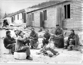 Drugie śniadanie przy ognisku.