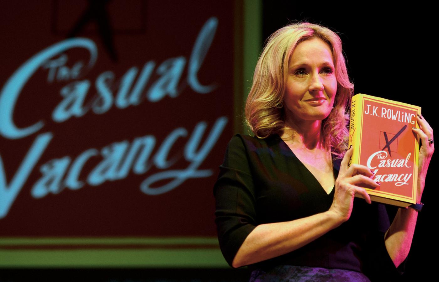 J. K. Rowling przeszła do historii literatury sagą, która na całym świecie sprzedała się w 450 mln egzemplarzy.