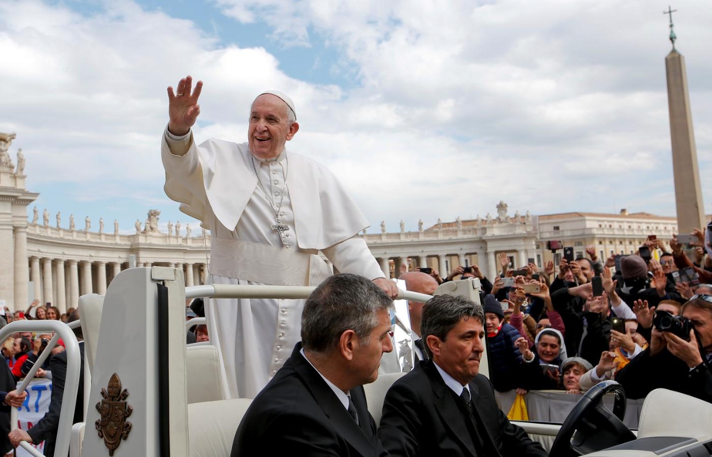 Papież Franciszek na pl. Świętego Piotra w Watykanie