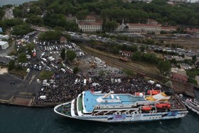 'Mavi Marmara' pod turecką banderą wyrusza w rejs w kierunku Gazy.