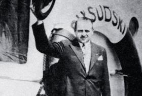 Starzyński w Gdyni na tle statku „MS Piłsudski”, przed podróżą do Nowego Jorku, 15 września 1935 r.