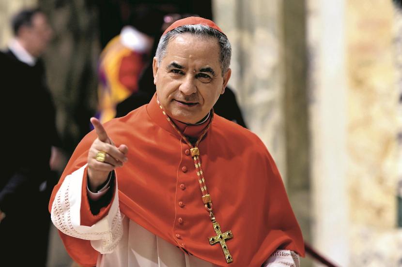 Becciu został w 2018 roku mianowany kardynałem, czyli najwyższym dostojnikiem po papieżu.