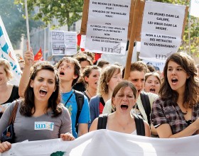 Czego nastolatki szukały na demonstracjach w sprawie emerytur? Oprócz zadymy i wagarów chodziło o niepokój pokolenia, które boi się degradacji ekonomicznej.