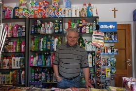 Sklep wielobranżowy „Marta”. Bogusław Pogorzelski: - Po wejściu do Unii trochę wzrosły obroty.