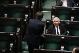 Z perspektywy prezesa najlepiej byłoby pewnie kontynuować radykalny kurs centralizacji państwa, tyle że już bez Ziobry.