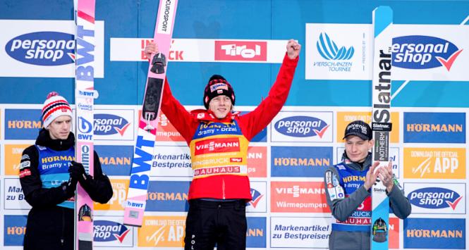 Dawid Kubacki wygrał w trzecim konkursie TCS w Innsbrucku. 4 stycznia 2023 r.
