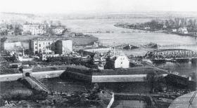 Zdjęcie lotnicze zostało wykonane przez Armię Czerwoną w kwietniu 1945 r.