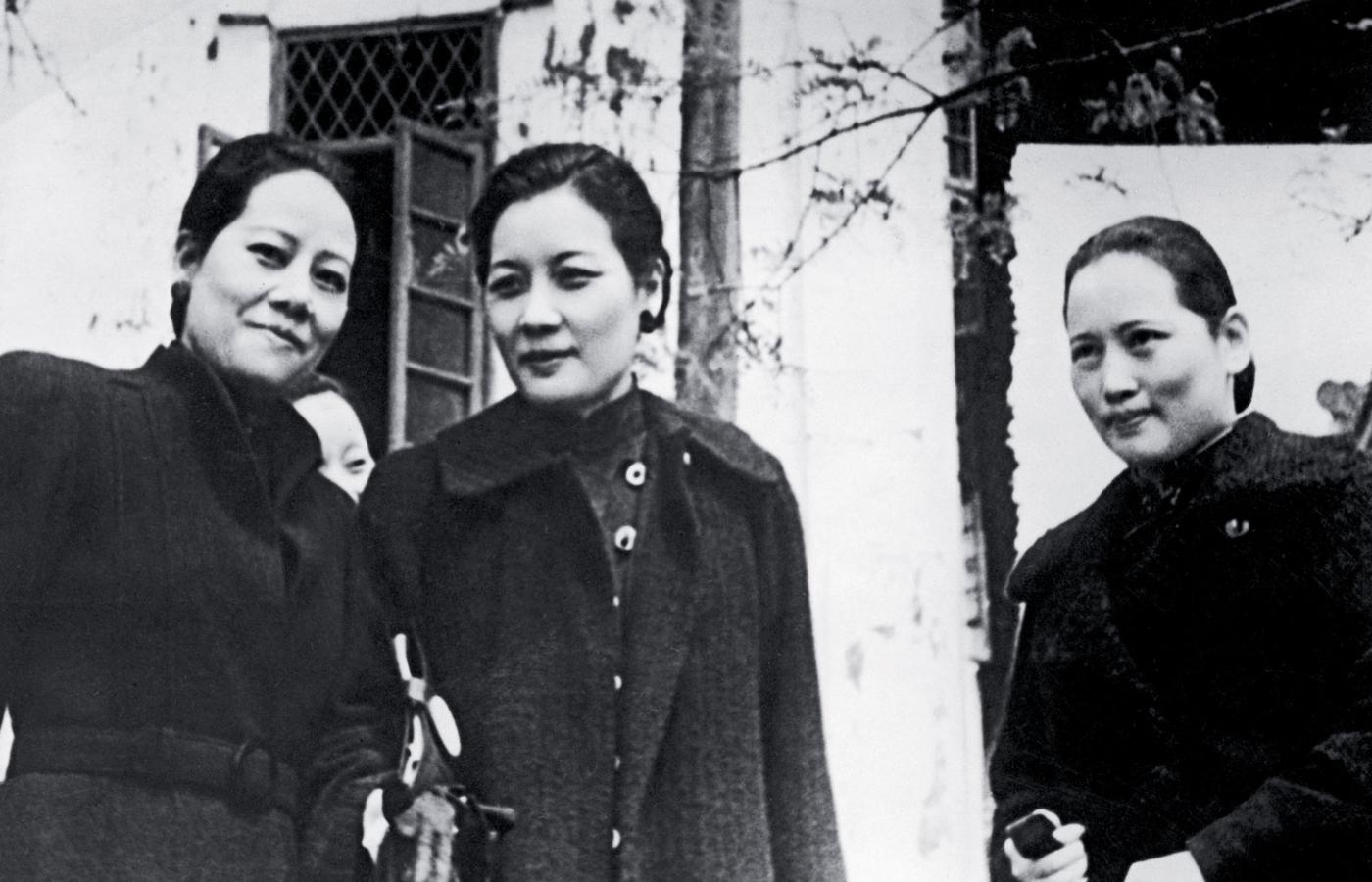 Siostry Soong w 1940 r., od lewej: Ailing (1890–1973), Mailing (1897–2003) i Qingling (1893–1981)