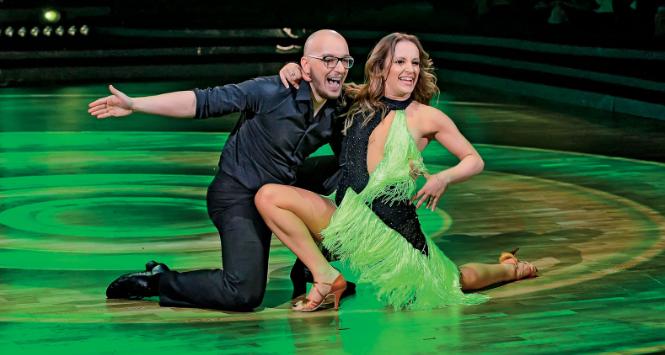 Tomasz Działowy, szerzej znany jako youtuber „Gimper”. Zaczynał od filmów poświęconych graniu, a ostatnio można go zobaczyć w „Tańcu z gwiazdami”.