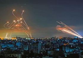 W ostatni weekend Iran zaatakował Izrael ponad 300 dronami, pociskami manewrującymi i rakietami balistycznymi.