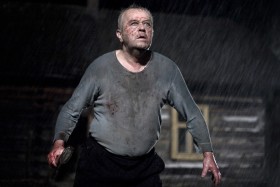 Kadr z filmu 'Dom zły'. Fot. materiały prasowe