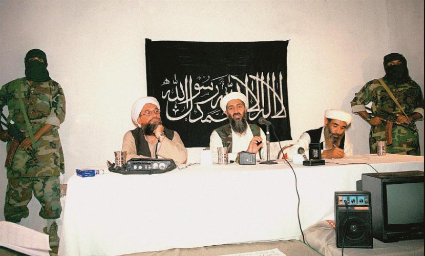 Tak było. 1998 r. Ajman al-Zawahiri (z lewej) i Osama ben Laden na wspólnej konferencji prasowej.