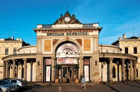 Wrocław, mimo że zabytkowy Dworzec Świebodzki 18 lat temu przeszedł gruntowny remont, na zadbany nie wygląda.