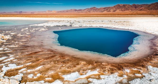 Salar de Atacama wchodzi w skład tzw. litowego trójkąta na pograniczu północnego Chile, Argentyny i Boliwii.