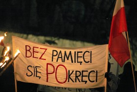 'Na nowy styl PiS, równie bezwzględny co poprzedni, ale – przy całym posmoleńskim bełkocie – inteligentniejszy, Platforma nie znajduje dobrej odpowiedzi'.