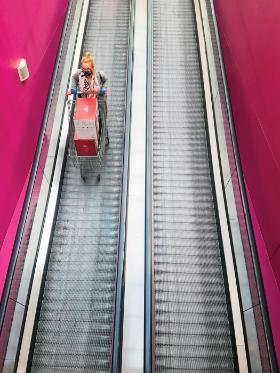 Atmosfera w galeriach handlowych raczej nieprzytulna...