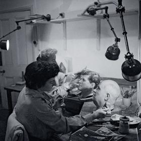 Odlewy głów Johna F. Kennedy’ego i Nikity Chruszczowa, przywódców USA i ZSRR na początku lat 60., londyńskie Muzeum Figur Woskowych (Madame Tussauds), maj 1961 r.