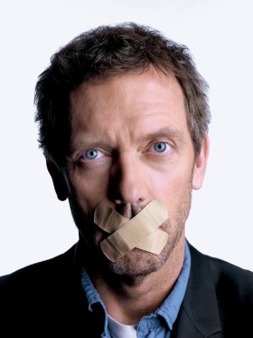 Dr Gregory House („Dr House”, od 2004 r.) – socjopata, drań, cynik i narkoman. A przy tym rasista i sadysta, choć – trzeba przyznać – uroczo inteligentny. Poza tym usprawiedliwiony tym, że żona go rzuciła i boli go noga