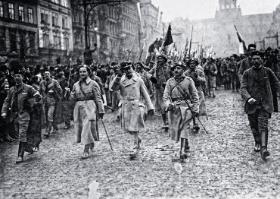 Legioniści czescy i słowaccy po powrocie z frontu zachodniego witani w Pradze, 1918 r.