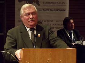 Lech Wałęsa miał pomysły odgórnego tworzenia partii; robotników, rolników, inteligencji. Na szczęście nic z tego nie wyszło.