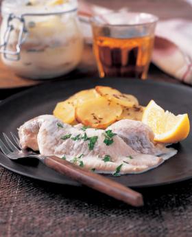 Śledzie w śmietanie (3,1 proc.) - powszechne porzekadło alkoholowe głosi, że ta ryba lubi pływać. Ale Państwa zdaniem nie podbijemy nim kibicowskich podniebień.