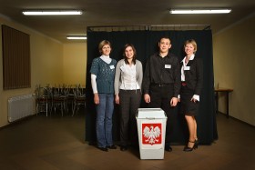 Gzinka, remiza OSP. Od lewej: Katarzyna Kocemba, Marta Zawadzka, Krystian Kocemba, Joanna Kostrzewa
