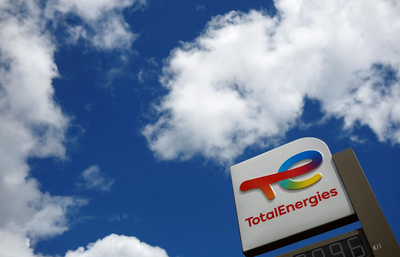 Francuski koncern paliwowy TotalEnergies nie wycofał się z interesów z Rosją – to wynik śledztwa dziennika „Le Monde”