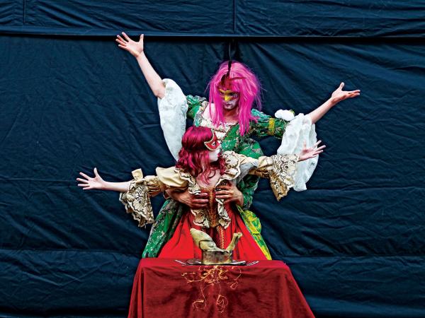 Imprezie towarzyszyły spektakle przygotowane przez Teatr Gdynia Główna i wrocławski Teatr Formy (na fot.).