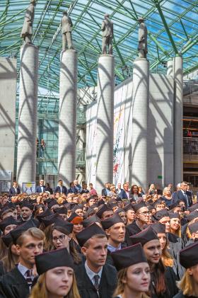 W 2016 r. na utrzymanie wystarczało miesięcznie niespełna 1600 zł. W dwóch ostatnich latach wydatki studentów uczących się w trybie stacjonarnym stanęły na poziomie niespełna 3,5 tys. zł.