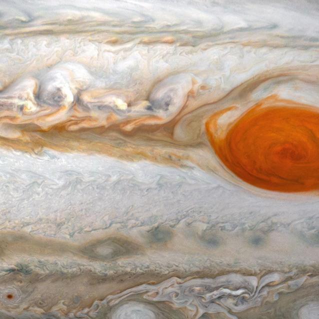 Fotografia czerwonej plamy na Jowiszu wykonana 14 czerwca 2019 r. przez sondę Juno.
