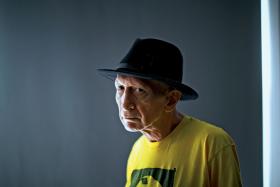 Miller wielokrotnie deklarował, że nie znosi ekranizacji komiksów, bo twórcy filmowi nie potrafią oddać ducha pierwowzorów.