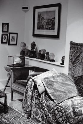 Słynna kozetka Freuda w jego londyńskim gabinecie.