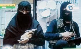 Telewizyjne zdjęcia terrorystów.