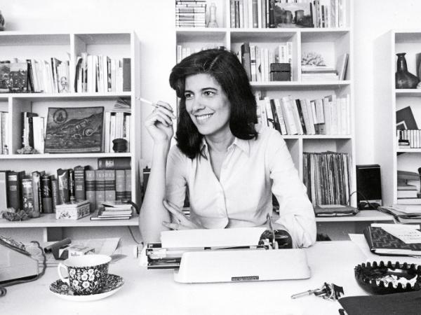 Trzydziestoparoletnia Susan Sontag.