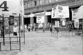 Siedziba Komitetu Obywatelskiego Solidarność w kawiarni „Niespodzianka” na pl. Konstytucji w Warszawie, maj 1989 r.