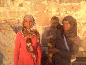 Syryjki o wschodzie słońca, przy starym zamku