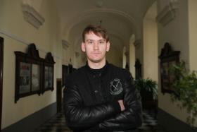 „Ani wtedy, ani teraz nie mam zamiaru stawiać się za wzór świętości. Chodziłem na imprezy, spotykałem się z kobietami, zachowywałem się tak, jak zachowuje się 25-latek, bo tyle miałem wtedy lat. I nigdy nikogo nie zgwałciłem”.